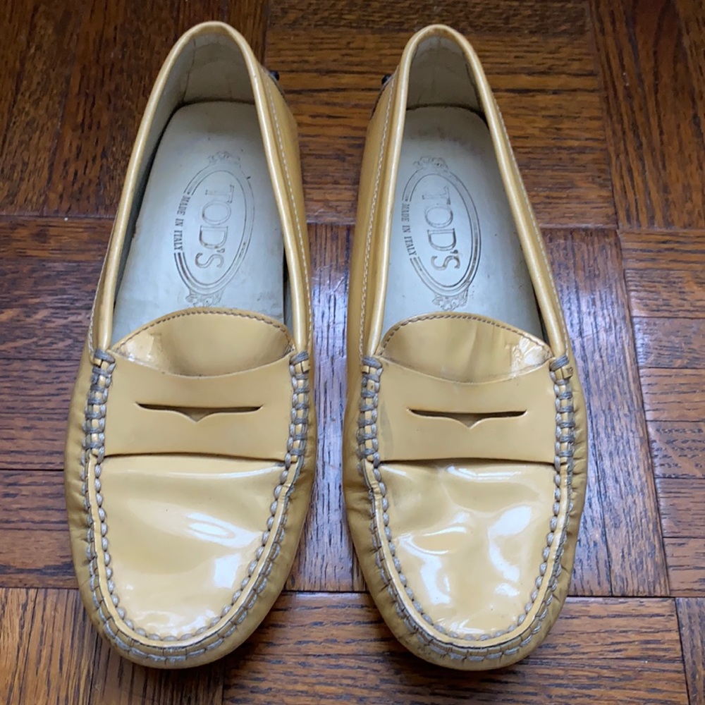 Tod’s Patent Leather Loafers Beige Round Toes Size 5 with Dust Bag